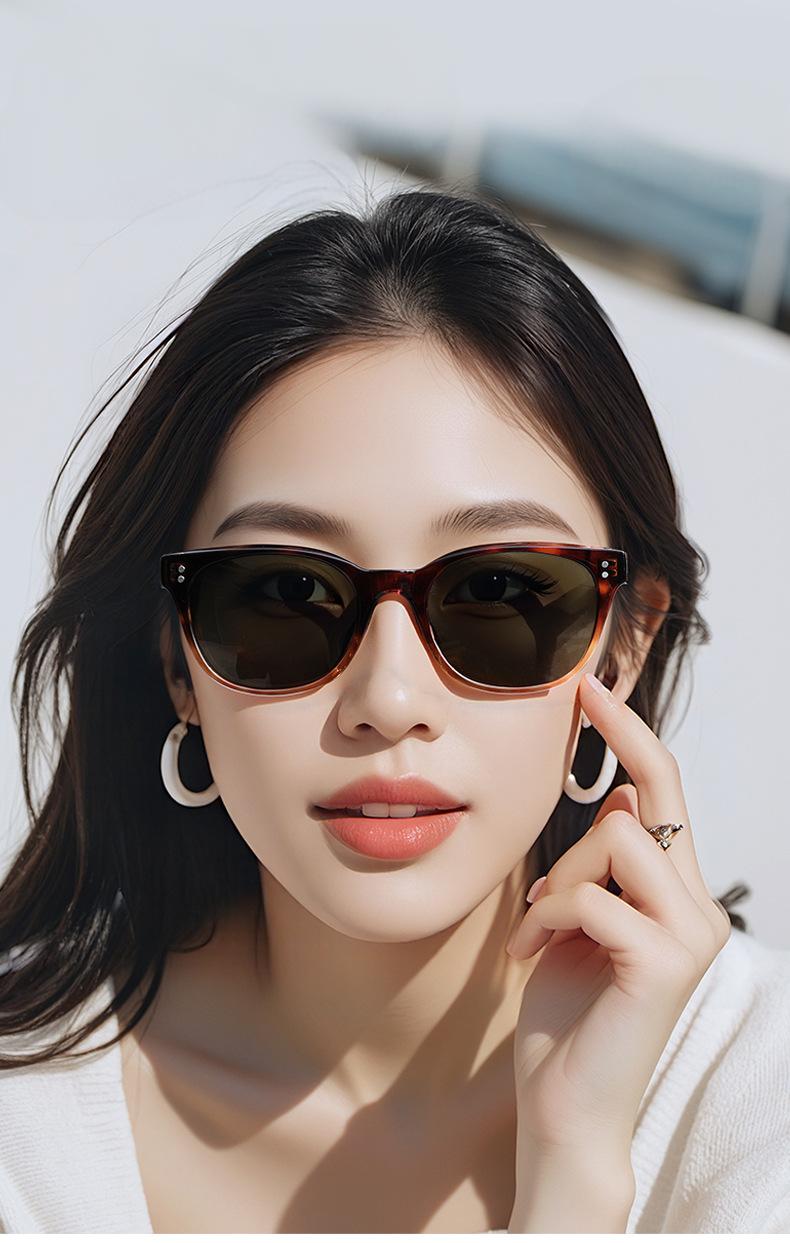 Polarized Oval Sunglasses for Men Women Black or Tortoiseshell frame UV Protection