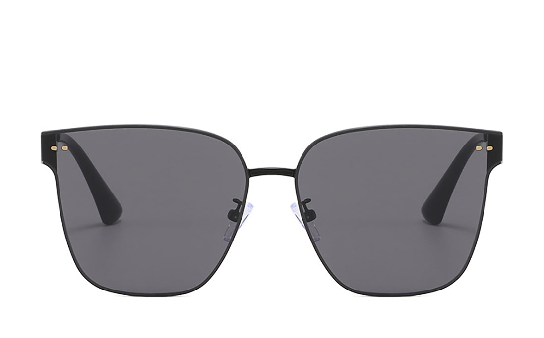 Fashionable oversized sunglasses for women that make the face look smaller